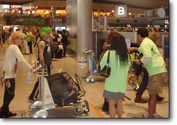 CHAOS green hair on passenger in narita airport in japan