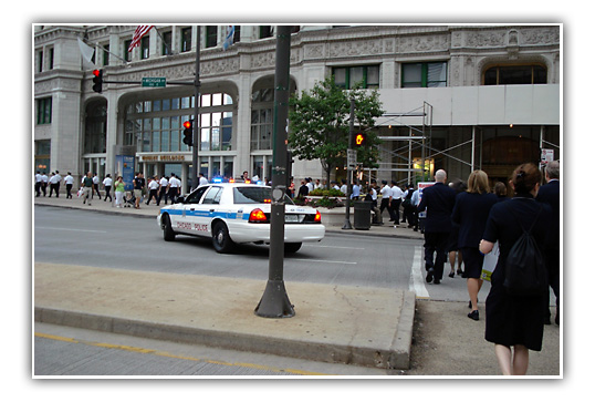 UAL employees picketing in Chicago