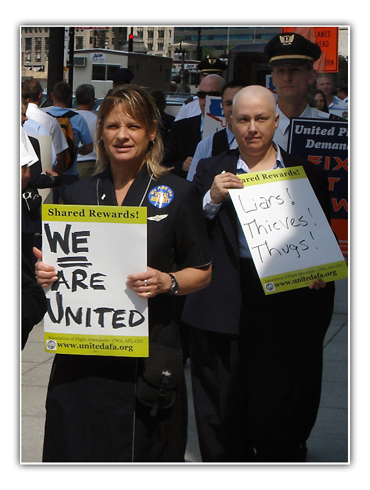 UAL employees picketing in Chicago