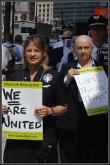 UAL employees picketing in Chicago