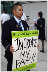 UAL employees picketing in Chicago