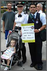 UAL employees picketing in Chicago