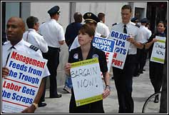 UAL Employees picketing in Chicago