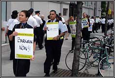 UAL Employees picketing in Chicago
