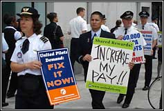 UAL Employees picketing in Chicago