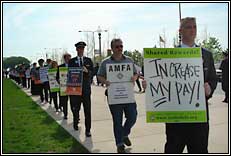 Flight Attendants Picket UAL Shareholder's Meeting
