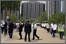 Flight Attendants Picket UAL Shareholder's Meeting