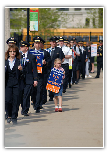 Flight Attendants Picket UAL Shareholder's Meeting
