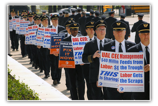 Flight Attendants Picket UAL Shareholder's Meeting
