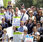 picketing at the united airlines shareholders rally