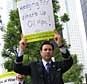 picketing at the united airlines shareholders rally